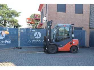 Used Forklift Truck TOYOTA 02-8FDF30 DIESEL VIERRADFRONTSTAPLER (13062977) backdrop