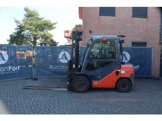 Used Forklift Truck TOYOTA 02-8FDF30 DIESEL VIERRADFRONTSTAPLER (13062977)