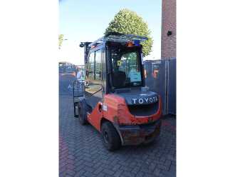 Used Forklift Truck TOYOTA 02-8FDF30 DIESEL VIERRADFRONTSTAPLER (13062977)