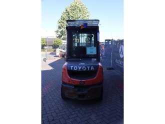 Used Forklift Truck TOYOTA 02-8FDF30 DIESEL VIERRADFRONTSTAPLER (13062977)