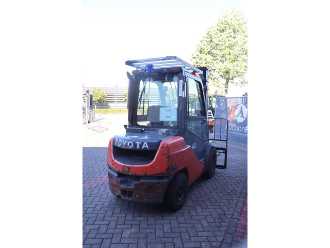 Used Forklift Truck TOYOTA 02-8FDF30 DIESEL VIERRADFRONTSTAPLER (13062977)
