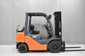 Used Forklift Truck TOYOTA 02-8FGF25 /58290/ GAS VIERRADFRONTSTAPLER (13066211)