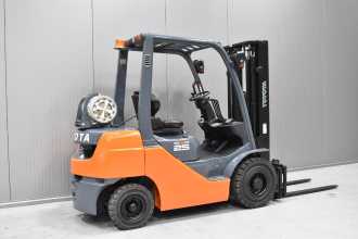 Used Forklift Truck TOYOTA 02-8FGF25 /58290/ GAS VIERRADFRONTSTAPLER (13066211)