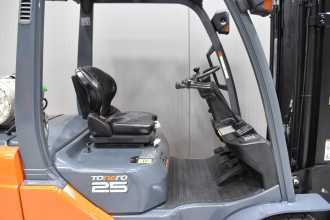 Used Forklift Truck TOYOTA 02-8FGF25 /58290/ GAS VIERRADFRONTSTAPLER (13066211)