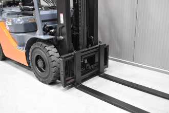 Used Forklift Truck TOYOTA 02-8FGF25 /58290/ GAS VIERRADFRONTSTAPLER (13066211)