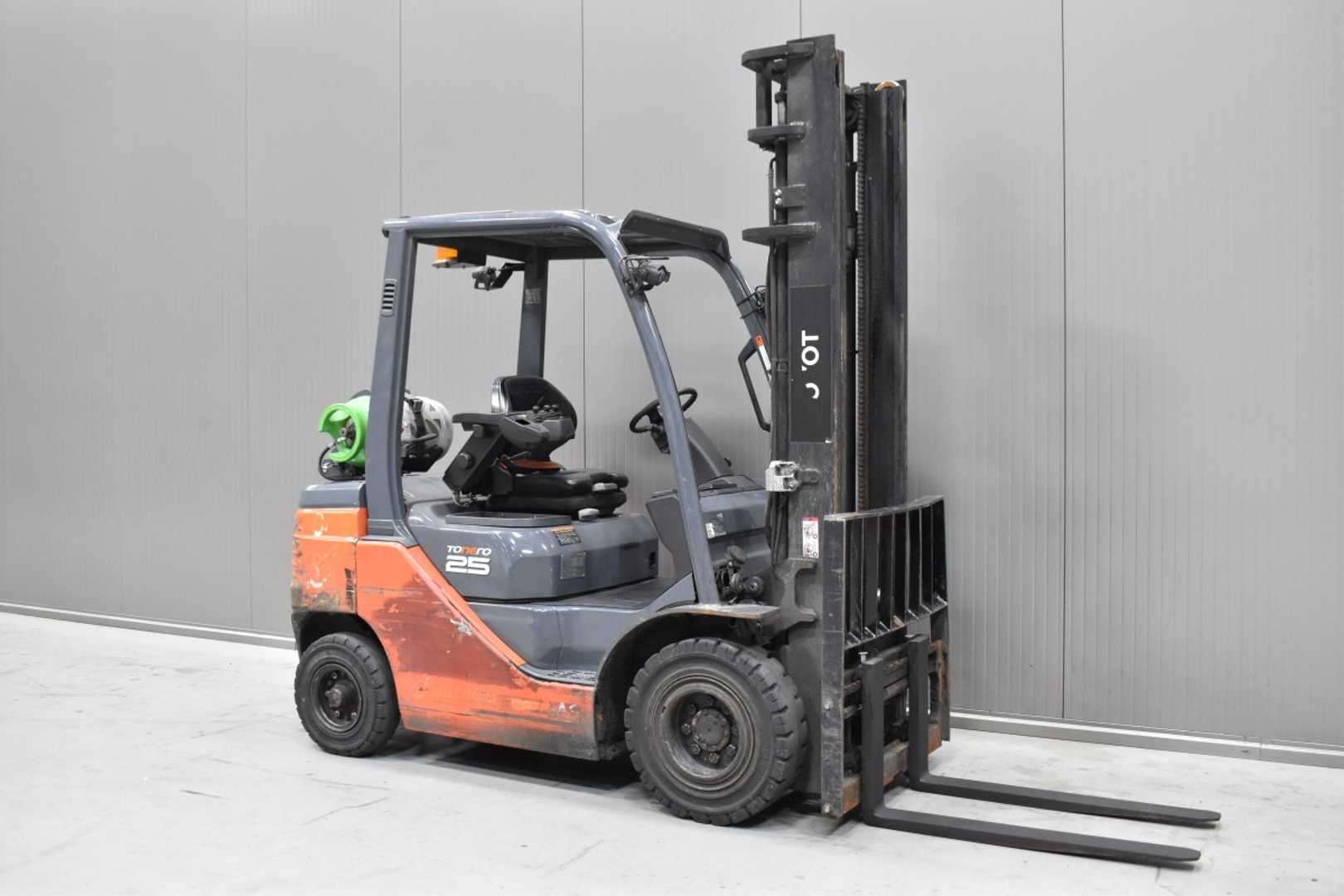 Used Forklift Truck TOYOTA 02-8FGF25 /58294/ GAS VIERRADFRONTSTAPLER (13066952)