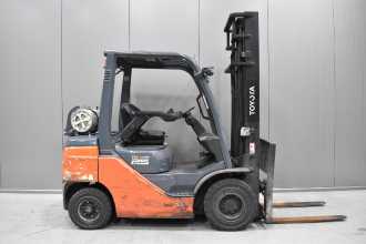 Used Forklift Truck TOYOTA 02-8FGF25 /58297/ GAS VIERRADFRONTSTAPLER (13069547)
