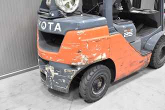 Used Forklift Truck TOYOTA 02-8FGF25 /58297/ GAS VIERRADFRONTSTAPLER (13069547)