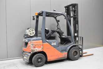 Used Forklift Truck TOYOTA 02-8FGF25 /58298/ GAS VIERRADFRONTSTAPLER (13069548)