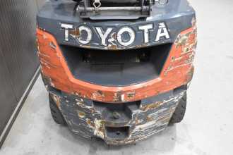 Used Forklift Truck TOYOTA 02-8FGF25 /58298/ GAS VIERRADFRONTSTAPLER (13069548)