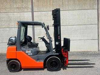 Used Forklift Truck TOYOTA 02-8FGF25 GAS VIERRADFRONTSTAPLER (13071917)