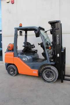 Used Forklift Truck TOYOTA 02-8FGF30 MATRICULADA GAS VIERRADFRONTSTAPLER (13034340)