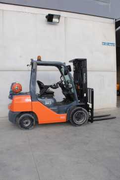 Used Forklift Truck TOYOTA 02-8FGF30 MATRICULADA GAS VIERRADFRONTSTAPLER (13034340)