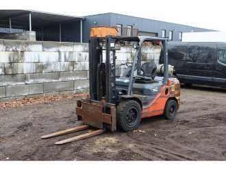 Used Forklift Truck TOYOTA 02-8FGJF35 GAS VIERRADFRONTSTAPLER (13041173)
