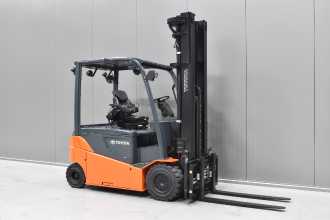 Used Forklift Truck TOYOTA 05-8FBM35T /45282/ ELEKTRO VIERRADFRONTSTAPLER (13034414) backdrop