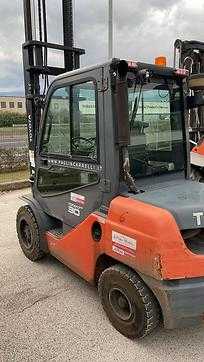 Used Forklift Truck TOYOTA 06-8FD30F DIESEL VIERRADFRONTSTAPLER (12983093) backdrop