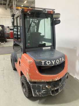 Used Forklift Truck TOYOTA 06-8FD30F *sofort verfügbar* DIESEL VIERRADFRONTSTAPLER (13069067) backdrop