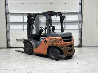 Used Forklift Truck TOYOTA 40-8FD35N DIESEL VIERRADFRONTSTAPLER (13027623)