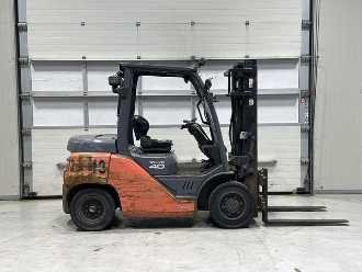 Used Forklift Truck TOYOTA 40-8FD35N DIESEL VIERRADFRONTSTAPLER (13027623)
