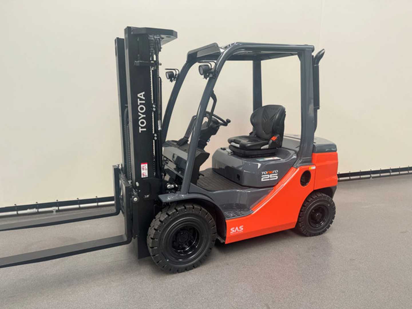Used Forklift Truck TOYOTA 52-8 FDF 25 DIESEL VIERRADFRONTSTAPLER (13071646)