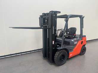 Used Forklift Truck TOYOTA 52-8 FDF 25 DIESEL VIERRADFRONTSTAPLER (13071646)