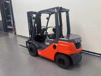 Used Forklift Truck TOYOTA 52-8 FDF 25 DIESEL VIERRADFRONTSTAPLER (13071647)