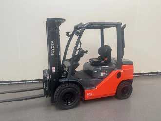 Used Forklift Truck TOYOTA 52-8 FDF 25 DIESEL VIERRADFRONTSTAPLER (13071648)