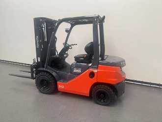 Used Forklift Truck TOYOTA 52-8 FDF 25 DIESEL VIERRADFRONTSTAPLER (13071648)