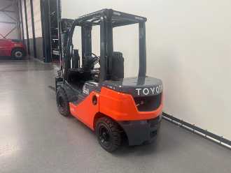 Used Forklift Truck TOYOTA 52-8 FDF 25 DIESEL VIERRADFRONTSTAPLER (13071648)