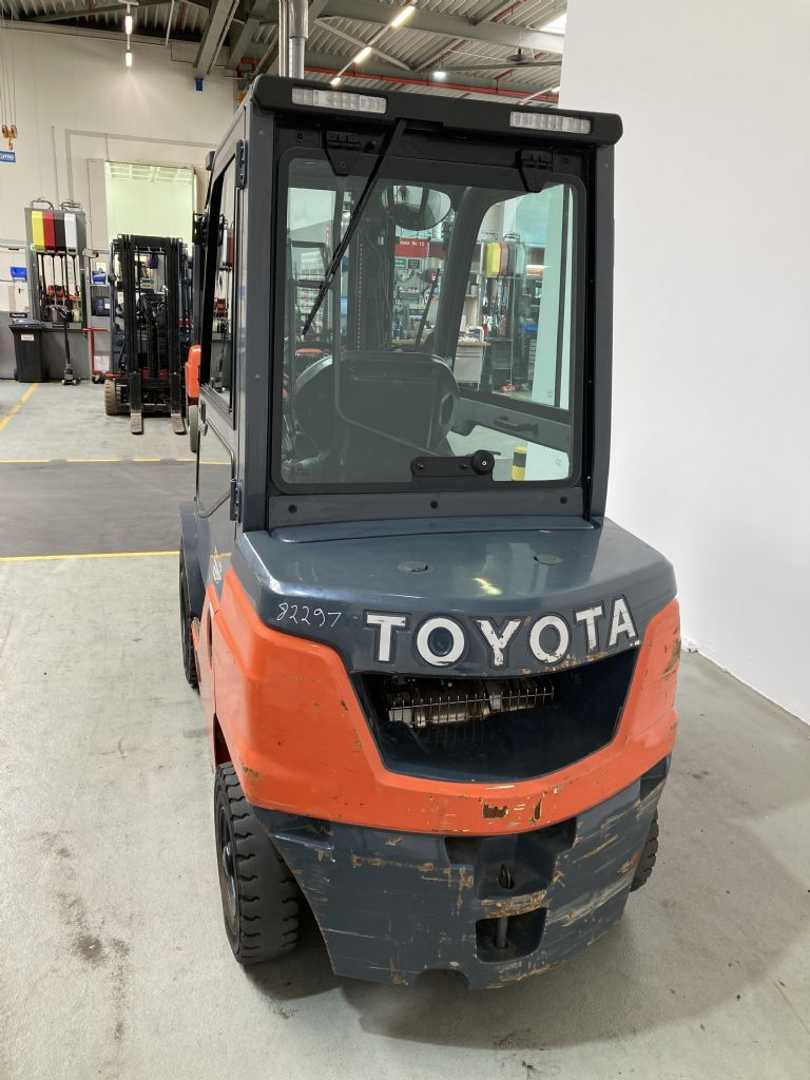 Used Forklift Truck TOYOTA 52-8FDF25 *sofort verfügbar* DIESEL VIERRADFRONTSTAPLER (13068327)