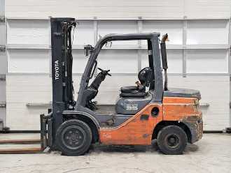 Used Forklift Truck TOYOTA 52-8FDJF35 DIESEL VIERRADFRONTSTAPLER (13038076)