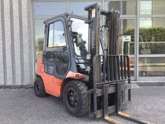 Used Forklift Truck TOYOTA 62-7FDF30 DIESEL VIERRADFRONTSTAPLER (13064390) backdrop