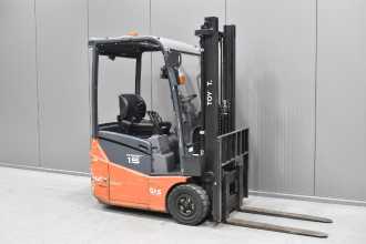 Used Forklift Truck TOYOTA 7FBEST15 /57763/ ELEKTRO DREIRADFRONTSTAPLER (13043738) backdrop