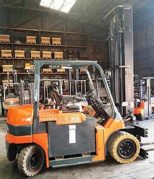 Used Forklift Truck TOYOTA 7FBMF50 ELEKTRO VIERRADFRONTSTAPLER (12399680)
