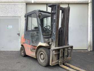 Used Forklift Truck TOYOTA 7FDF25 DIESEL VIERRADFRONTSTAPLER (13060350) backdrop