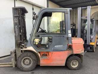 Used Forklift Truck TOYOTA 7FDF25 DIESEL VIERRADFRONTSTAPLER (13060350)
