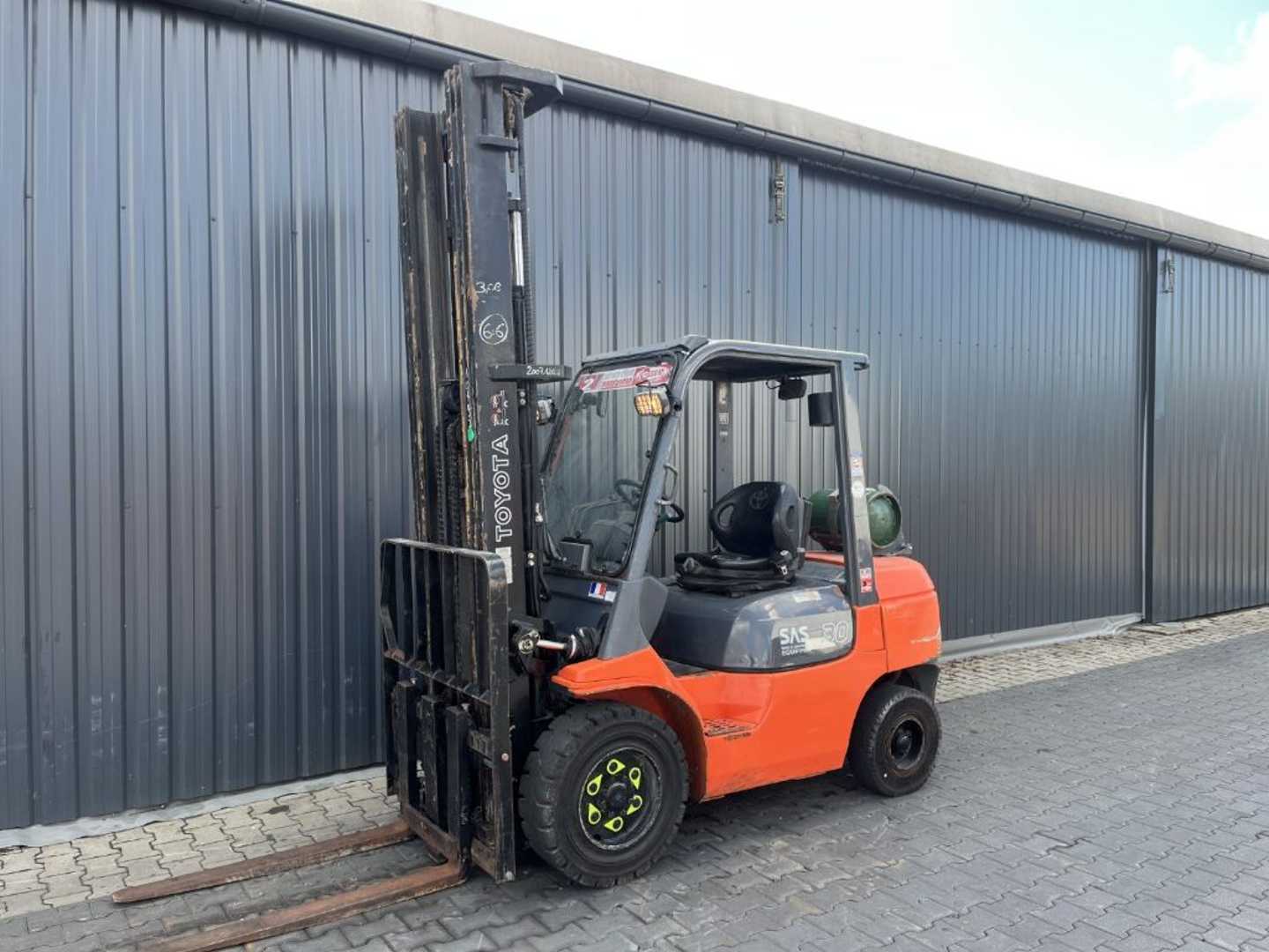 Used Forklift Truck TOYOTA 7FGF30 GAS VIERRADFRONTSTAPLER (13060534)