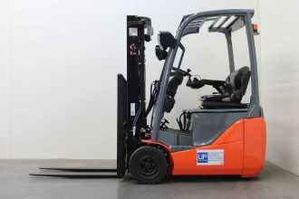 Used Forklift Truck TOYOTA 8-FBE-15-T ELEKTRO DREIRADFRONTSTAPLER (13067830) backdrop