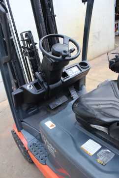 Used Forklift Truck TOYOTA 8FBE16T ELEKTRO DREIRADFRONTSTAPLER (13065193)