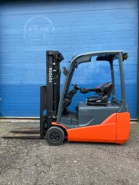 Used Forklift Truck TOYOTA 8FBE16T ELEKTRO DREIRADFRONTSTAPLER (13068598) backdrop