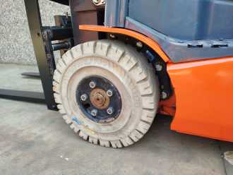 Used Forklift Truck TOYOTA 8FBE18T ELEKTRO DREIRADFRONTSTAPLER (13067362)
