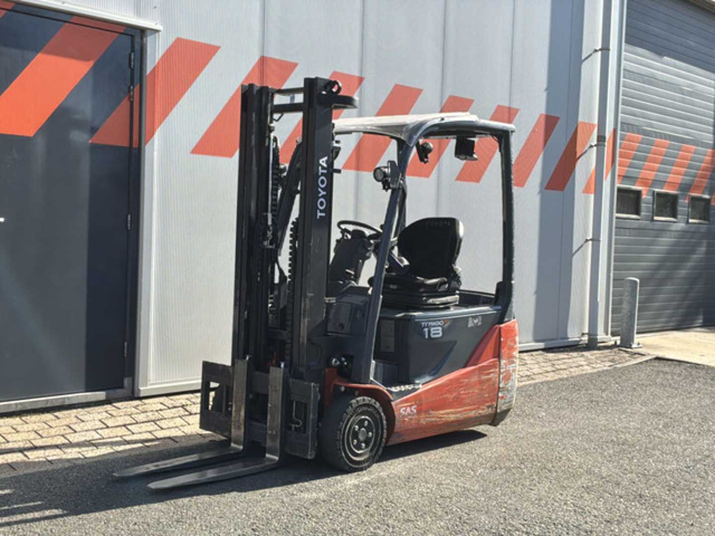Used Forklift Truck TOYOTA 8FBE18T ELEKTRO DREIRADFRONTSTAPLER (13073799)