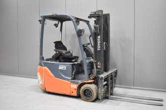 Used Forklift Truck TOYOTA 8FBE20T /57243/ ELEKTRO DREIRADFRONTSTAPLER (13032039) backdrop