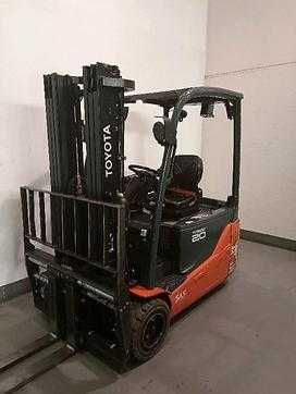 Used Forklift Truck TOYOTA 8FBE20T ELEKTRO DREIRADFRONTSTAPLER (13025283) backdrop