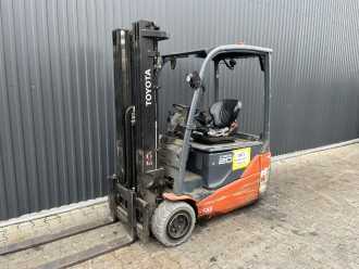 Used Forklift Truck TOYOTA 8FBE20T ELEKTRO DREIRADFRONTSTAPLER (13065987) backdrop