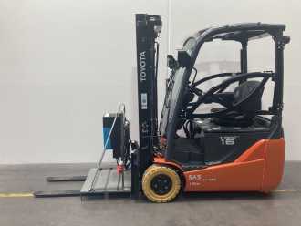 Used Forklift Truck TOYOTA 8FBEK16T ELEKTRO DREIRADFRONTSTAPLER (13039865) backdrop
