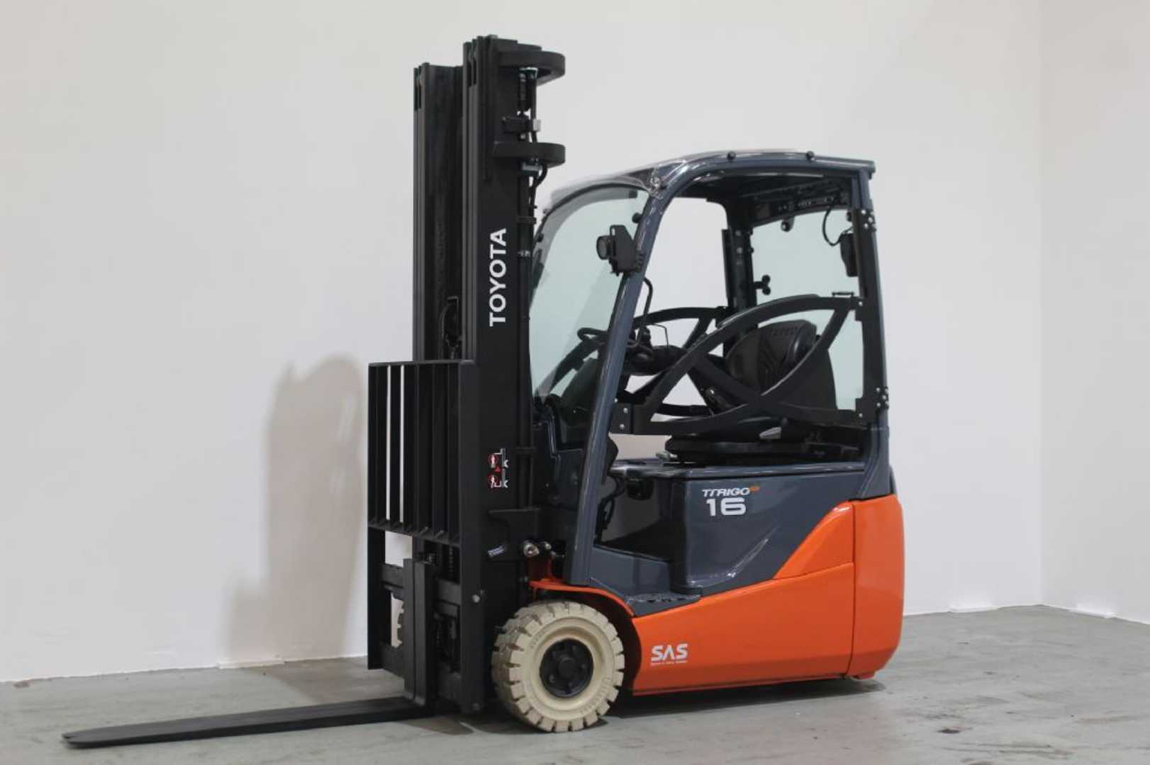 Used Forklift Truck TOYOTA 8FBEK16T *sofort verfügbar* ELEKTRO DREIRADFRONTSTAPLER (13063058)