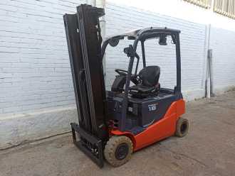 Used Forklift Truck TOYOTA 8FBM18T ELEKTRO VIERRADFRONTSTAPLER (13076601) backdrop