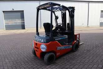 Used Forklift Truck TOYOTA 8FBM20T ELEKTRO VIERRADFRONTSTAPLER (12925251)