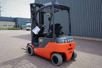 Used Forklift Truck TOYOTA 8FBM20T ELEKTRO VIERRADFRONTSTAPLER (12925252)